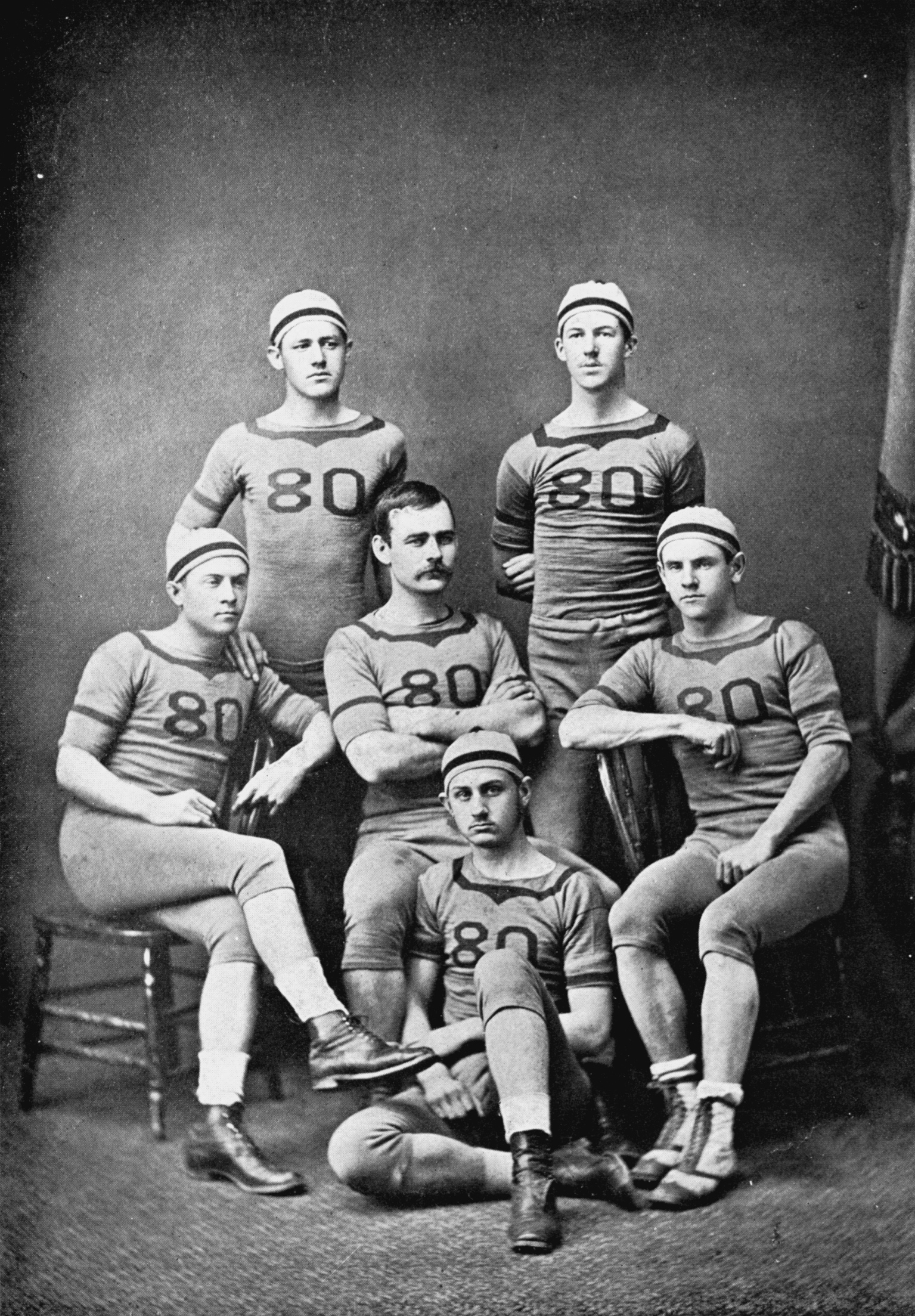 A group of baseball players posing for a photo
